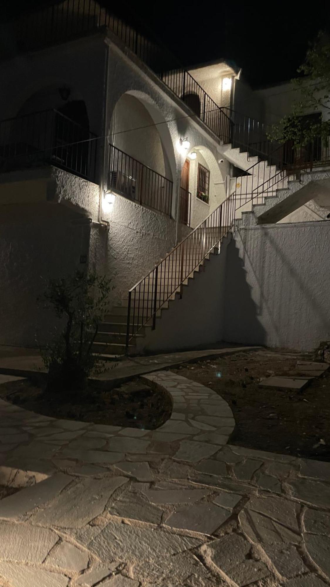Zenso Studios Tolo Bagian luar foto